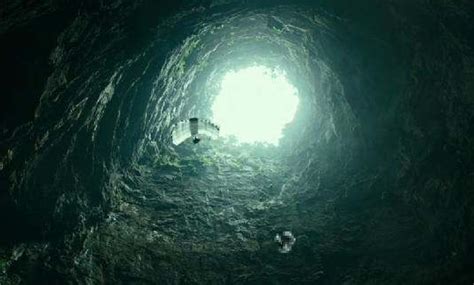 一个深不见底的隧道