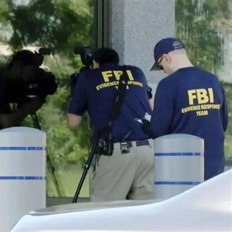 一男子持枪闯fbi大楼