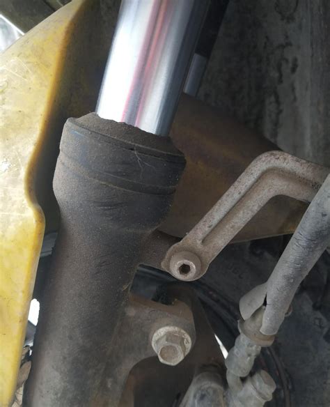 三轮车减震漏油怎么修