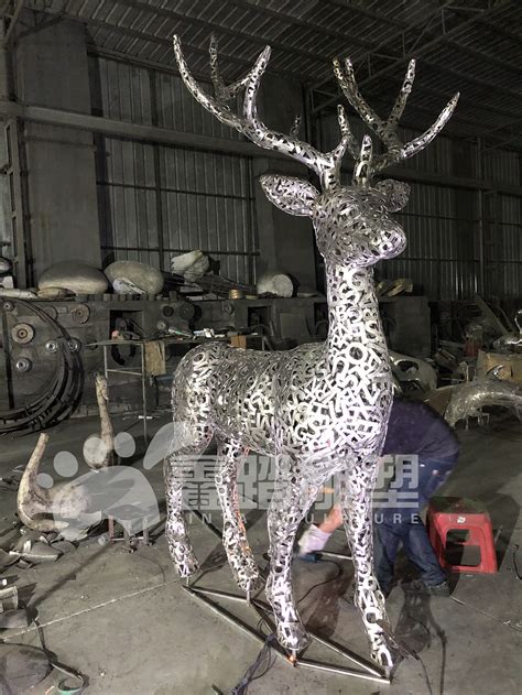 上海不锈钢镂空动物鹿雕塑