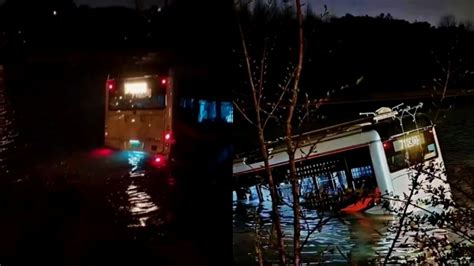 上海公交车坠河瞬间画面曝光视频播放