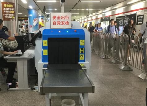 上海地铁带刀安检