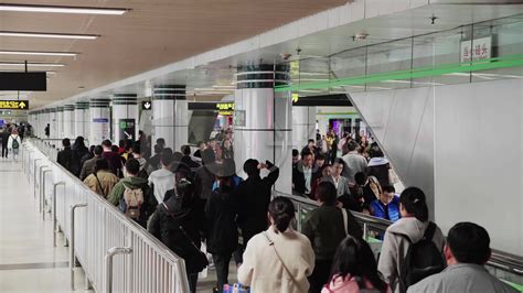 上海地铁进出站客流量