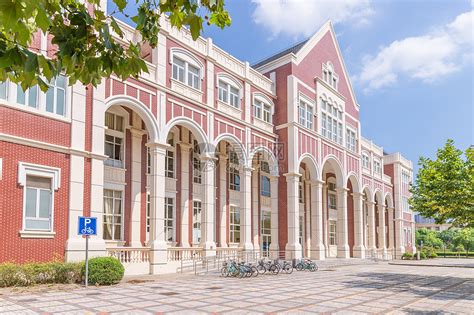 上海外国人办的大学