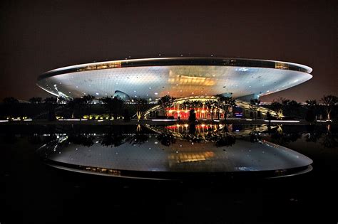 上海梅赛德斯奔驰文化中心灯光秀