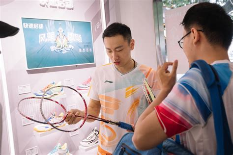 上海浦东羽毛球拍实体店