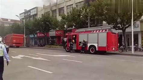 上海消防车出警鸣笛视频