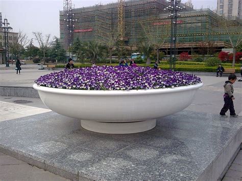 上海玻璃钢花盆雕塑价格