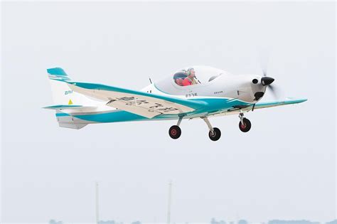 上海飞人科技有限公司碳纤维轻型运动飞机项目