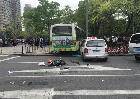 上海 公交 摔死