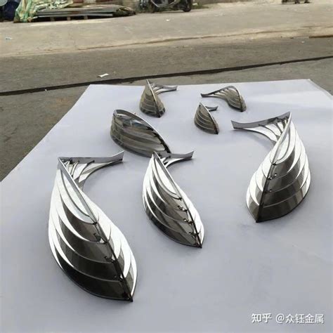 不锈钢多层鱼雕塑