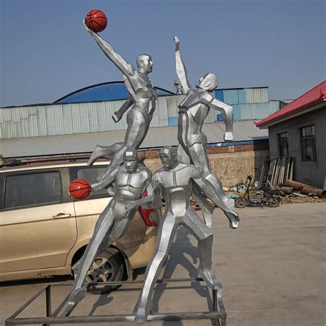 不锈钢景观人物雕塑制作