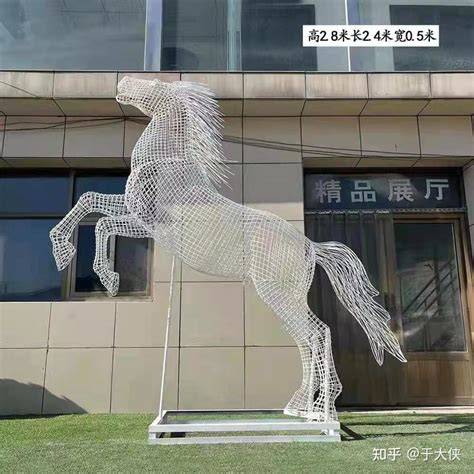 不锈钢镂空马雕塑