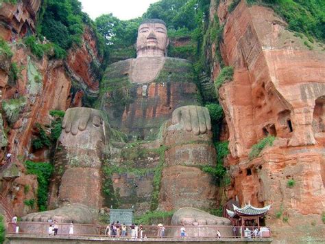世界上最大的佛像雕塑在我国四川哪个城市