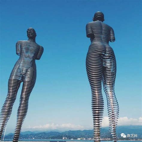 两个人大型雕塑