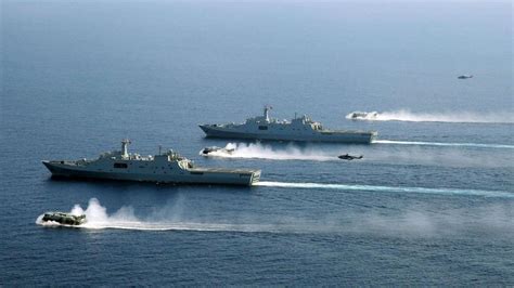 中国军舰在台海进行实战演习