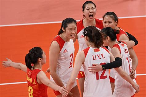 中国女排2-3不敌巴西遭遇三连败图片