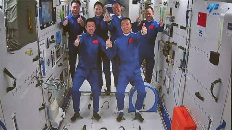 中国实现了首次太空行走