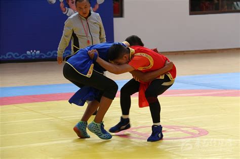 中国少数民族摔跤比赛