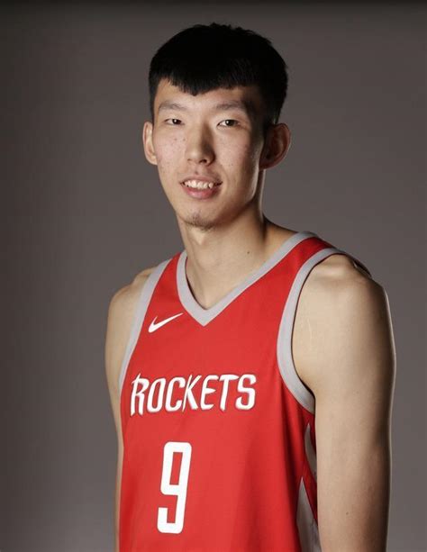 中国男篮球员打法