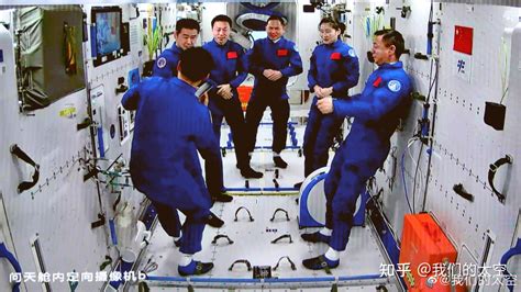 中国空间站3名航天员出发