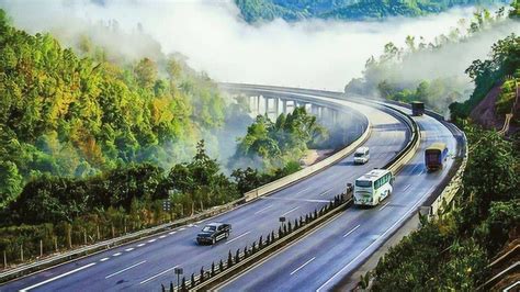 中国第一条高速公路