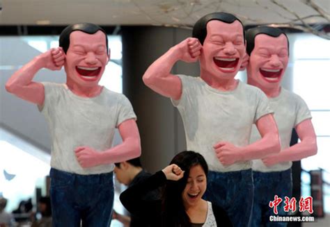 中国香港商场雕塑图片