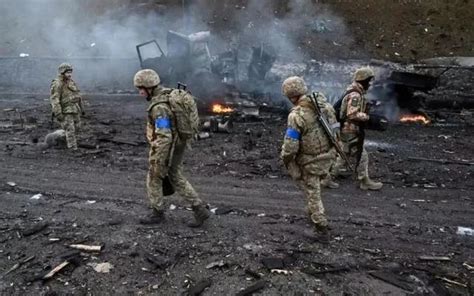 乌克兰在战场上对俄士兵补刀