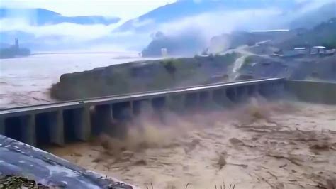 乌克兰大坝决堤视频全过程