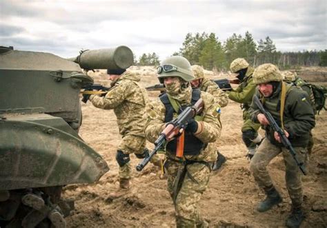 乌克兰游击队与乌克兰军队开战