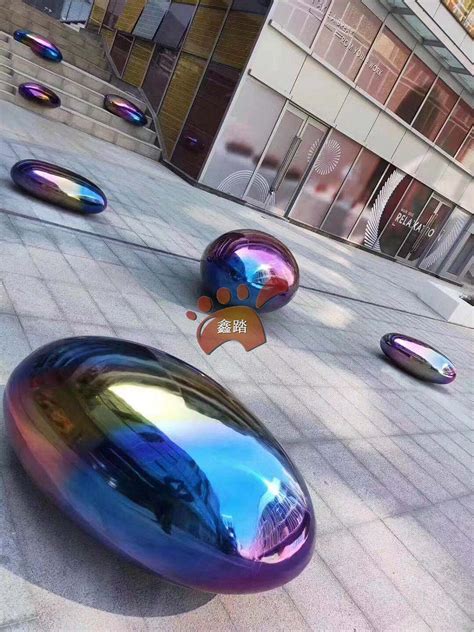 云南广场彩色玻璃钢雕塑制作