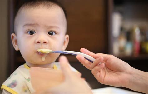 五个月的宝宝不吃辅食怎么办