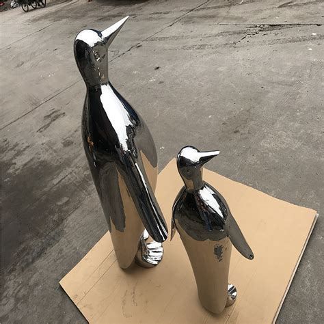 企鹅雕塑图片