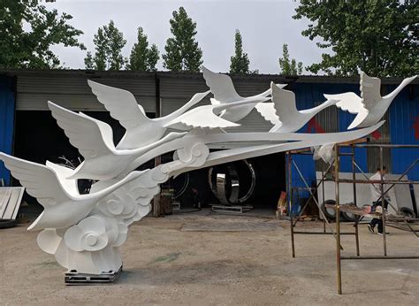 伊春学校玻璃钢雕塑厂家