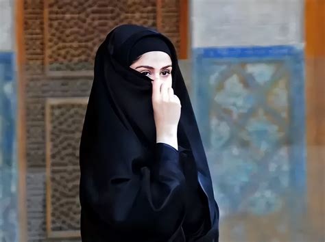 伊朗为什么突然要求女性戴头巾