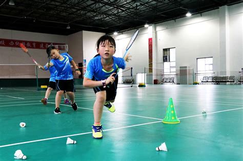 儿童几岁可以训练打羽毛球