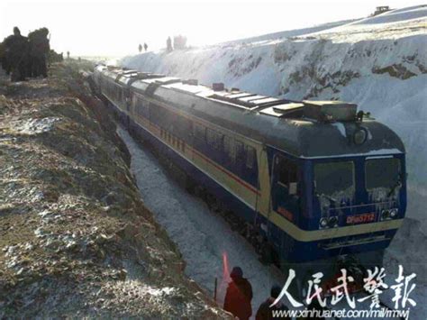 内蒙古一列车因气温过低被冻住