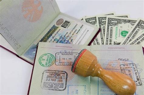 出国找中介办签证多少钱
