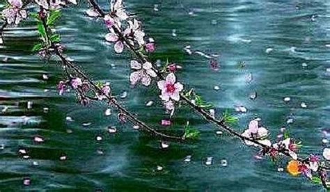刘湛秋写三月桃花水的背景