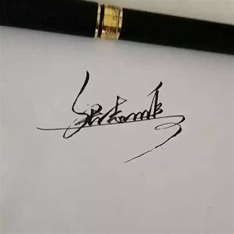刘莉艺术签名怎么写