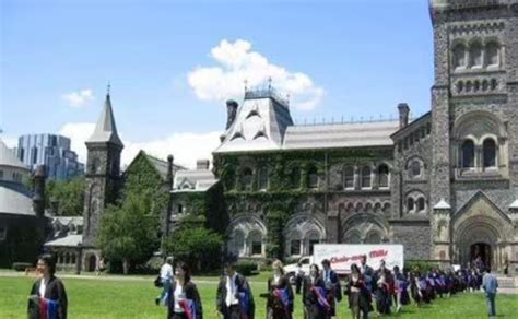 加拿大读社区大学多少钱