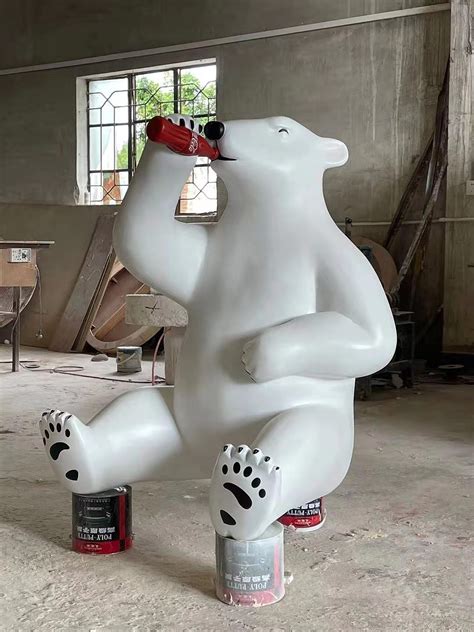动物熊雕塑