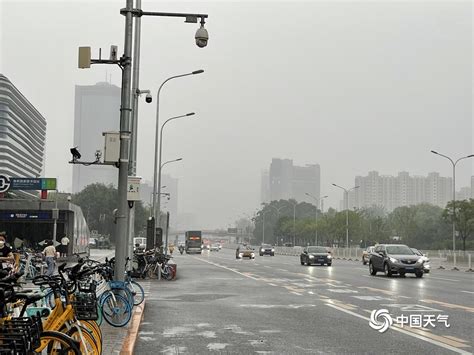 北京大风暴雨预警生效