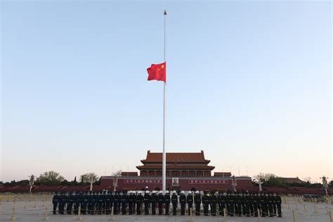 北京天安门下半旗致哀