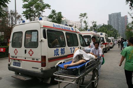 华西医院常见外地救护车