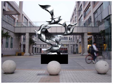 南充抽象广场金属雕塑制作