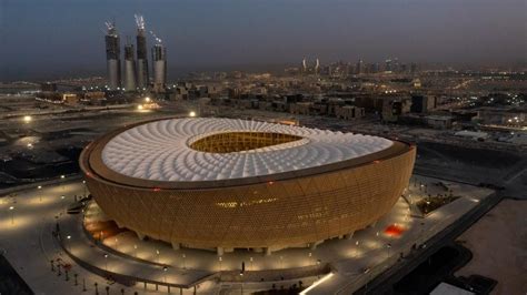 卡塔尔为什么不用一个球场