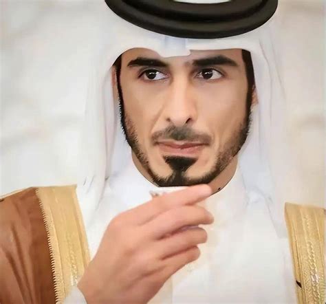 卡塔尔国王正面照片