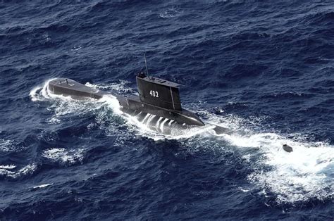 印尼载53人潜艇失踪