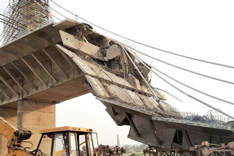 印度一在建大桥又塌了视频